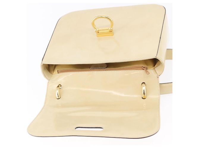 Céline Borsa a Tracolla CELINE Vernice Beige Tono Oro Auth 198345A - vista 10