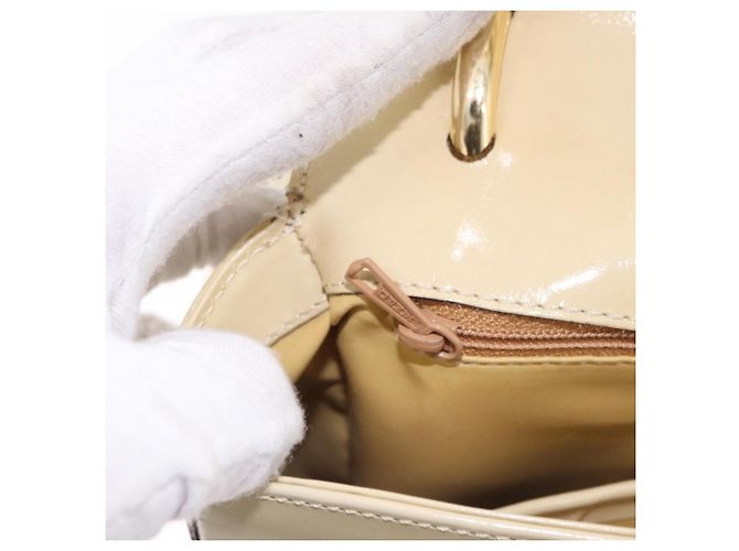 Céline Borsa a Tracolla CELINE Vernice Beige Tono Oro Auth 198345A - vista 21