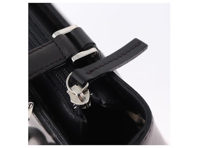 Borsa a mano BURBERRY in pelle nera e argento Auth am12432V Nero - vista 10