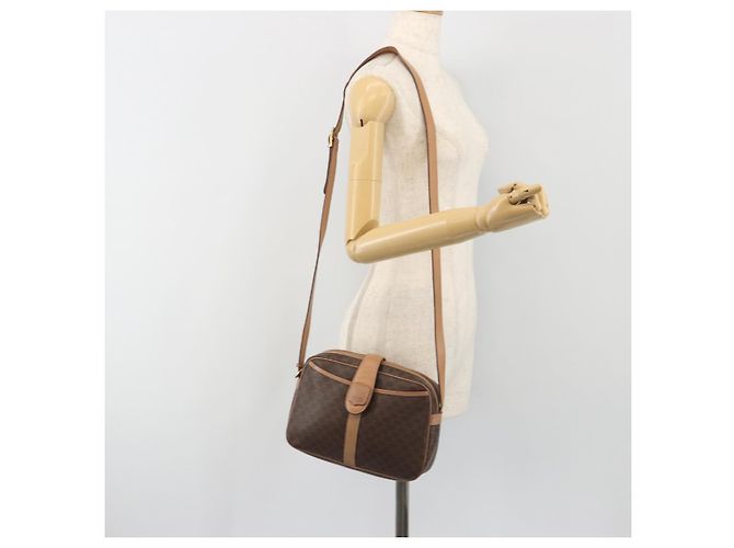 Céline Borsa a tracolla CELINE Macadam Canvas PVC Leather Brown Gold Auth ka5720A Marrone D'oro - vista 24