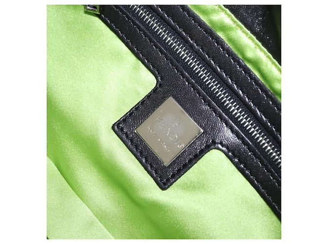 Borsa a spalla FENDI Mamma Baguette in pelle nera e argento Auth 198301SAM Nero - vista 20