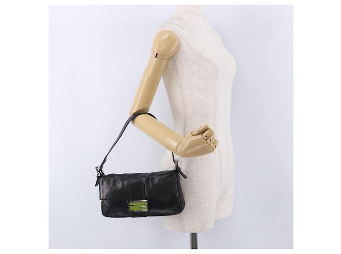 Borsa a spalla FENDI Mamma Baguette in pelle nera e argento Auth 198301SAM Nero - vista 25