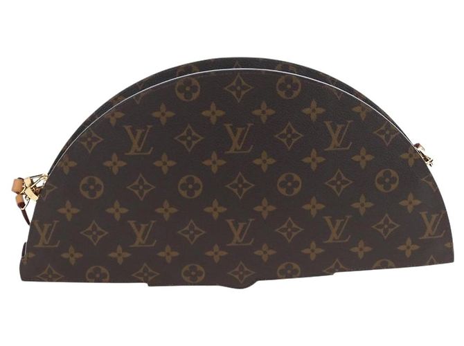 LOUIS VUITTON Monogram LV Fan Shoulder Bag M14804 LV Auth 196450SM Monogramma - vista 2