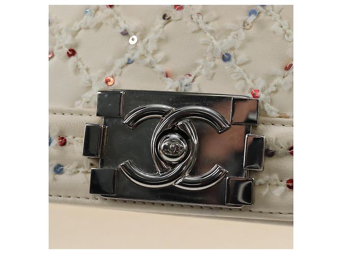 CHANEL Matelasse Boy Chanel Kettentasche aus Leder Weiß Silber CC Auth 196378M - Ansicht 18