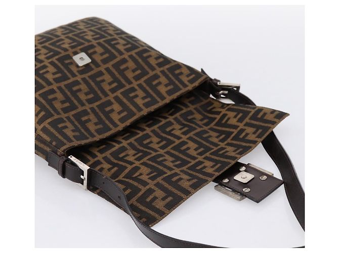 Borsa a tracolla FENDI Zucca Canvas Mamma Baguette Marrone Nero Auth 198709A - vista 17