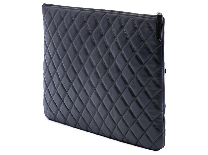 Clutch Chanel Large Quilted Lambskin Camellia O Case Nera Nero - vista 2