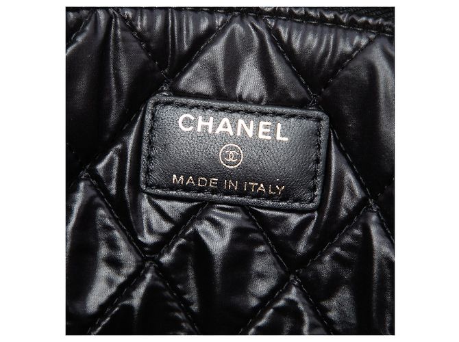 Clutch Chanel Large Quilted Lambskin Camellia O Case Nera Nero - vista 5
