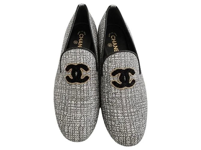 Mocassini Chanel in Tweed Grigio e Nero - vista 2