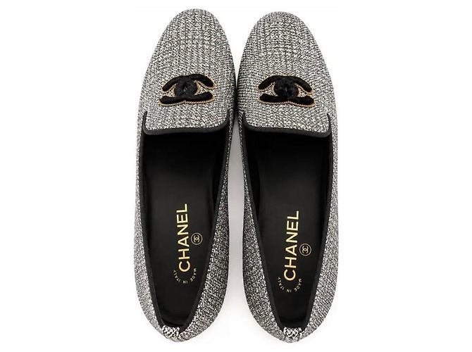 Mocassini Chanel in Tweed Grigio e Nero - vista 3
