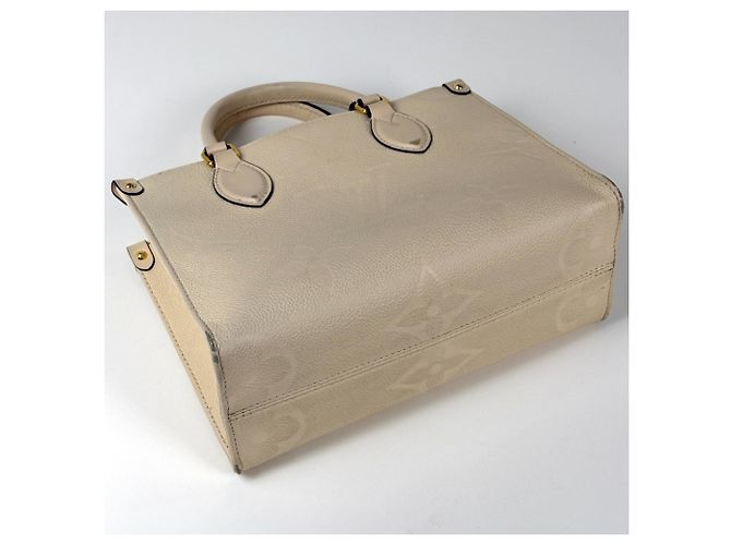 Borsa Louis Vuitton OnTheGo PM Bianco - vista 2