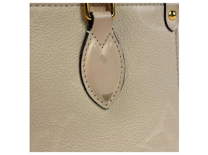 Borsa Louis Vuitton OnTheGo PM Bianco - vista 4
