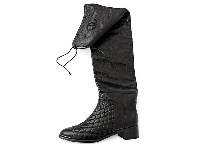 Chanel Botas Altas de Cuero Acolchado Negro - vista 2