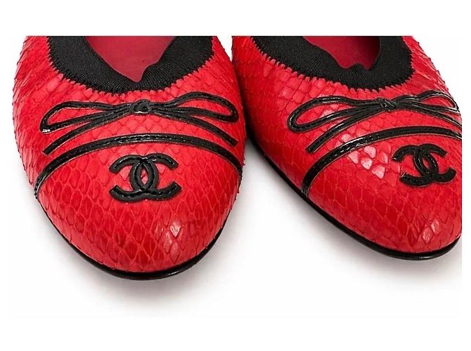 Chanel Sapatilhas em Python Vermelho e Preto - vista 2