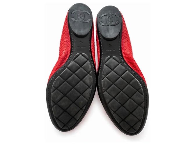 Chanel Sapatilhas em Python Vermelho e Preto - vista 4