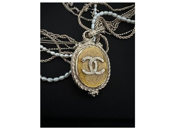 Collana Chanel a più fili di perle con pendente logo CC Bianco D'oro - vista 4