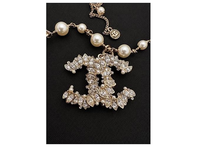 Collana Chanel con pendente CC, perle e cristalli Bianco D'oro - vista 3