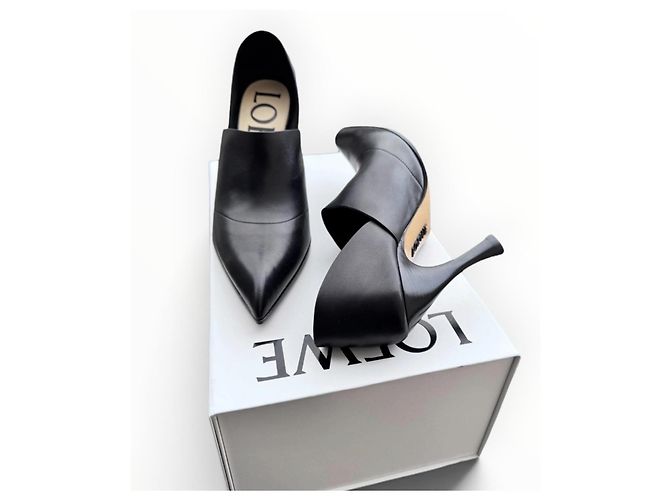 Loewe Escarpins en Cuir Noir à Bout Pointu - vue 8