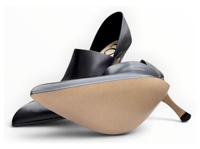 Loewe Escarpins en Cuir Noir à Bout Pointu - vue 9