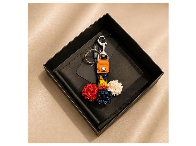 Dolce & Gabbana Schlüsselanhänger mit bunten Pompons Weiß Rot Blau Orange Gelb - Ansicht 6