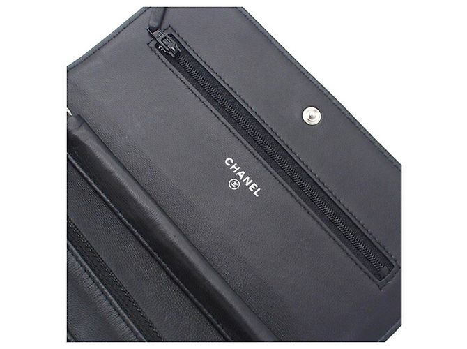 Borsa a tracolla Chanel CC Embossed Lambskin Camellia Wallet On Chain Nera Nero - vista 10