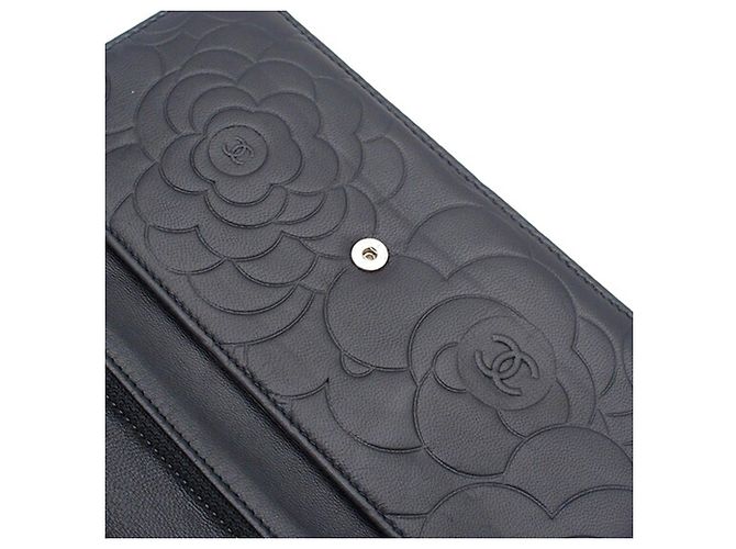 Borsa a tracolla Chanel CC Embossed Lambskin Camellia Wallet On Chain Nera Nero - vista 12