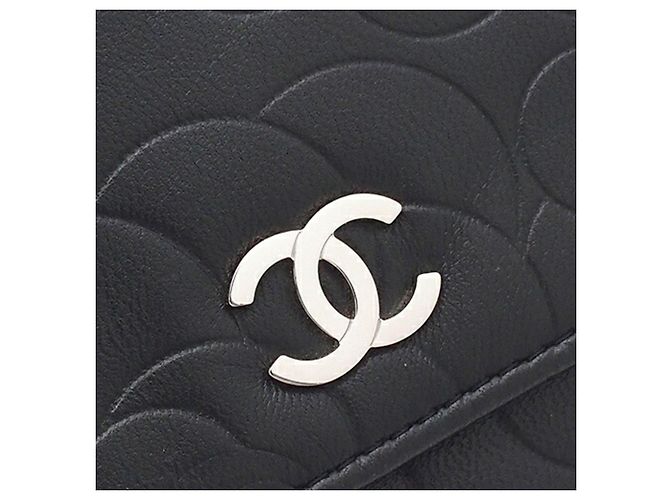 Borsa a tracolla Chanel CC Embossed Lambskin Camellia Wallet On Chain Nera Nero - vista 14