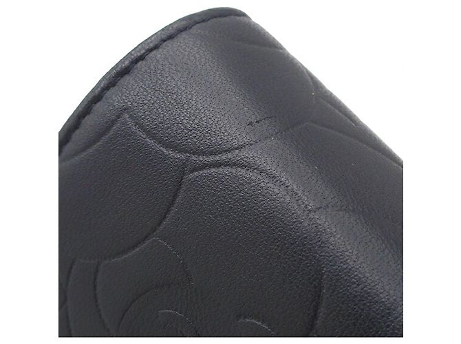 Borsa a tracolla Chanel CC Embossed Lambskin Camellia Wallet On Chain Nera Nero - vista 15