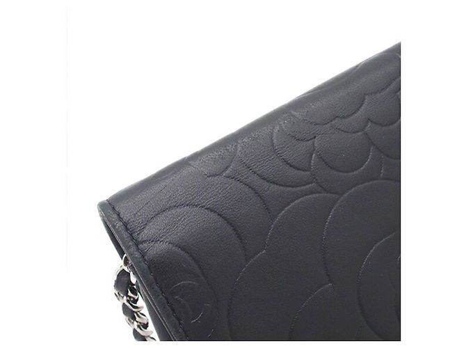 Borsa a tracolla Chanel CC Embossed Lambskin Camellia Wallet On Chain Nera Nero - vista 16