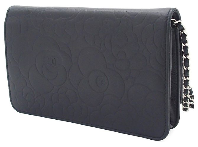Borsa a tracolla Chanel CC Embossed Lambskin Camellia Wallet On Chain Nera Nero - vista 2