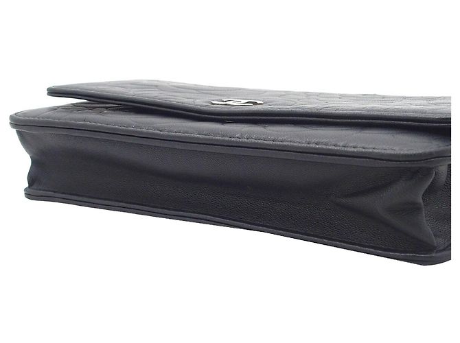 Borsa a tracolla Chanel CC Embossed Lambskin Camellia Wallet On Chain Nera Nero - vista 3