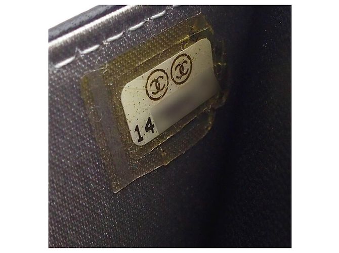 Borsa a tracolla Chanel CC Embossed Lambskin Camellia Wallet On Chain Nera Nero - vista 7
