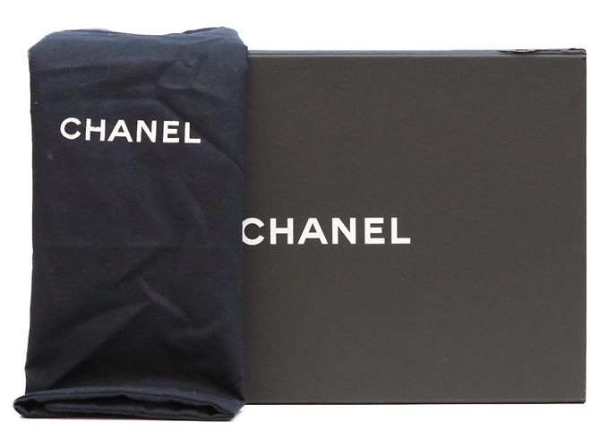 Borsa a tracolla Chanel Boy Caviar Nero - vista 11