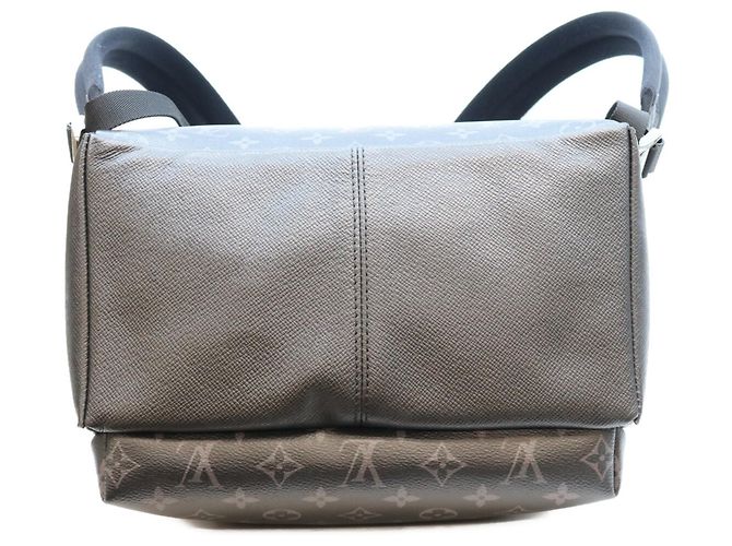 Zaino Louis Vuitton Taigarama Monogram Discovery PM Nero - vista 5