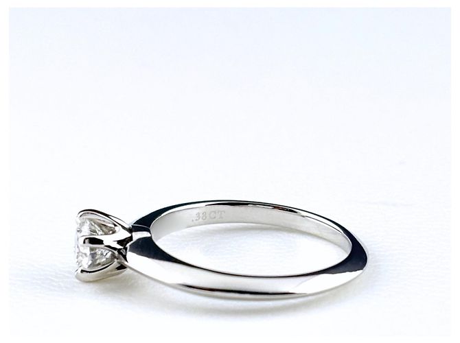 Anello fede in platino e diamanti Tiffany & Co. - vista 4