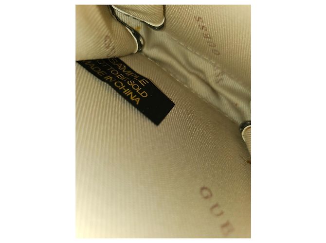 Guess Cartera de muñeca corazón estampado pitón Impresión de pitón Hardware de plata - vista 5