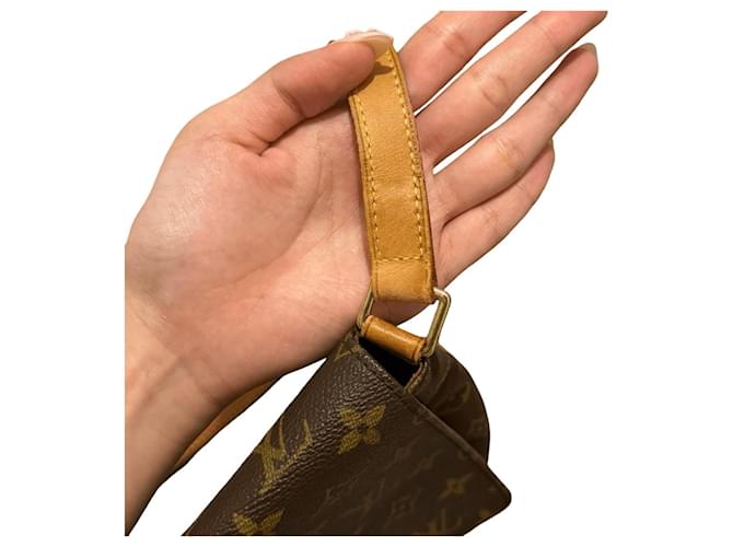 Louis Vuitton Musette Beige D'oro - vista 6