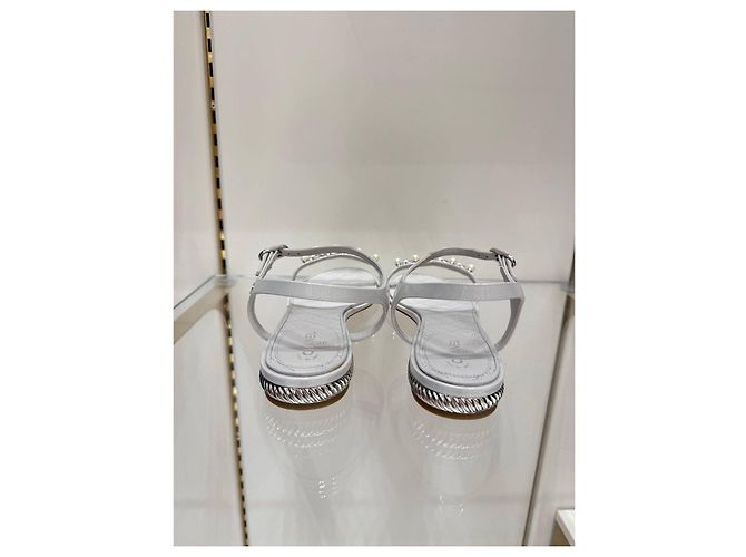 NWOB Chanel Sandali bianchi in vernice con catena di perle Sz.41 Usato - vista 8