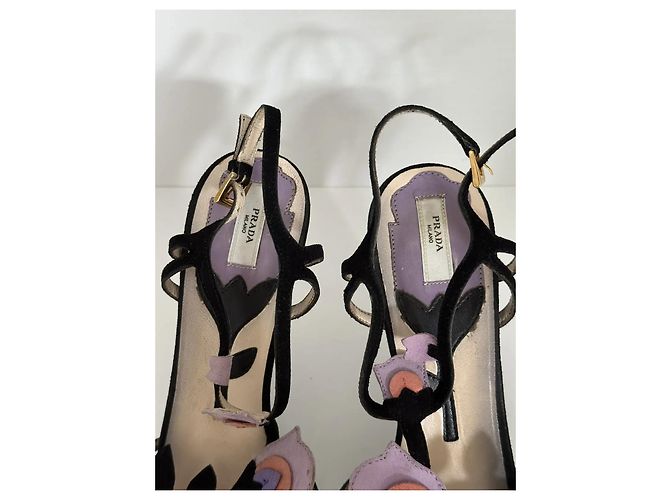 Prada Sandali con Tacco in Camoscio Nero e Decorazioni Floreali Rosa Porpora - vista 9