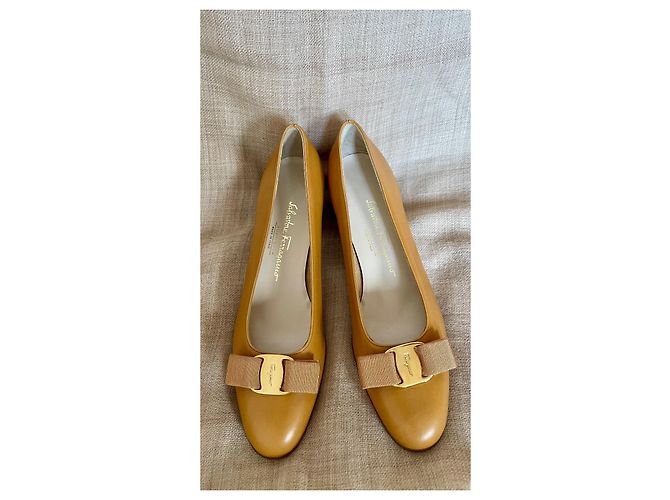 Décolleté Salvatore Ferragamo Vara Bow - Camel Cammello - vista 10