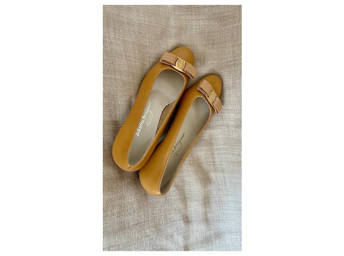Décolleté Salvatore Ferragamo Vara Bow - Camel Cammello - vista 12