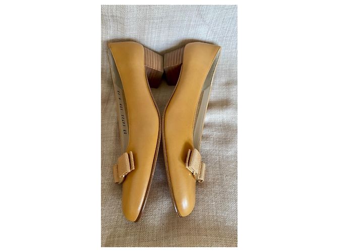 Décolleté Salvatore Ferragamo Vara Bow - Camel Cammello - vista 13