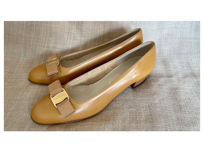 Décolleté Salvatore Ferragamo Vara Bow - Camel Cammello - vista 4
