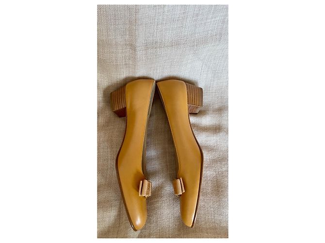 Décolleté Salvatore Ferragamo Vara Bow - Camel Cammello - vista 6