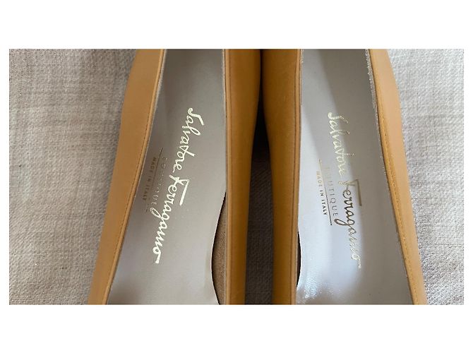 Décolleté Salvatore Ferragamo Vara Bow - Camel Cammello - vista 7