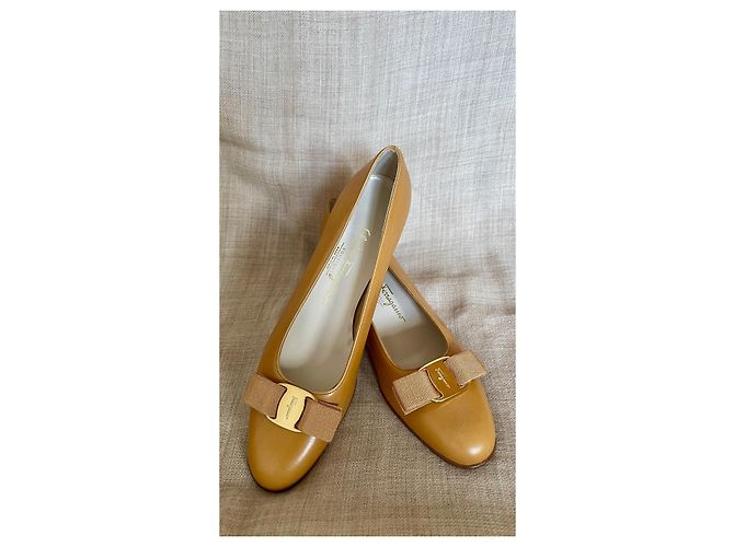 Décolleté Salvatore Ferragamo Vara Bow - Camel Cammello - vista 8