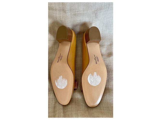 Décolleté Salvatore Ferragamo Vara Bow - Camel Cammello - vista 9
