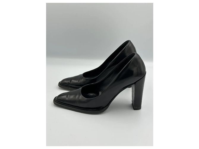 Prada Pumps aus schwarzem Leder mit Blockabsatz - Ansicht 2