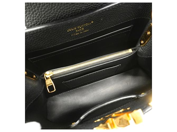 Borsa Louis Vuitton Capucines BB Nero - vista 4