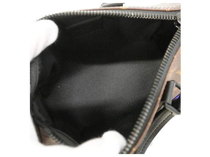 Borsa a mano Louis Vuitton Monogram LV Rubber Keepall XS Marrone - vista 4