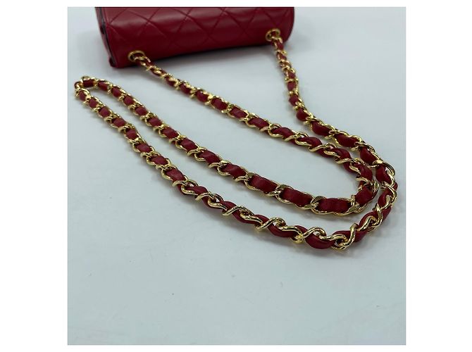 Borsa a tracolla Chanel Mini Matelassé in rosso - vista 10